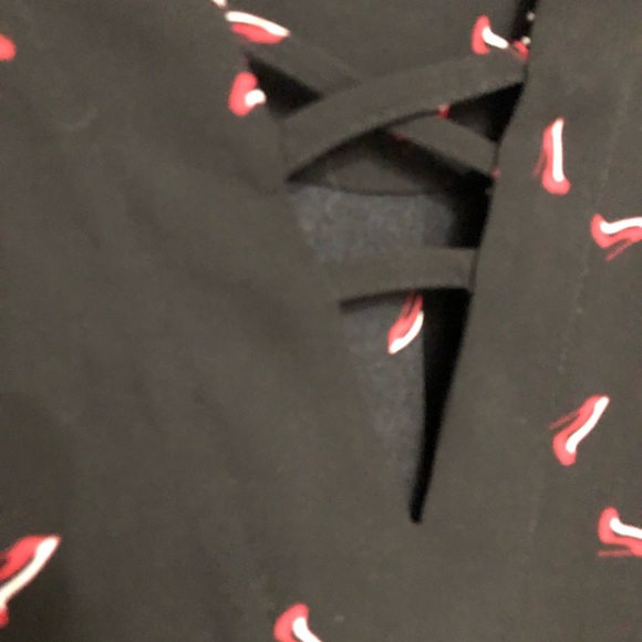 Michel Studio red heeled themed black blouse - Picture 3 of 8